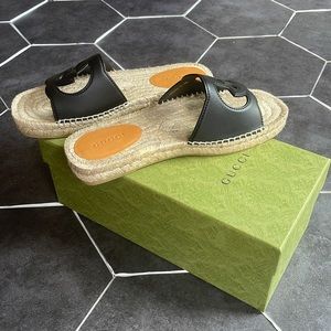 COPY - Gucci MEN'S INTERLOCKING G CUT-OUT SLIDE SANDAL - never wore